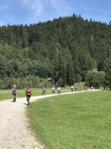 Vereinsmitglieder unterwegs auf dem Radweg