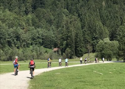 Vereinsmitglieder unterwegs auf dem Radweg
